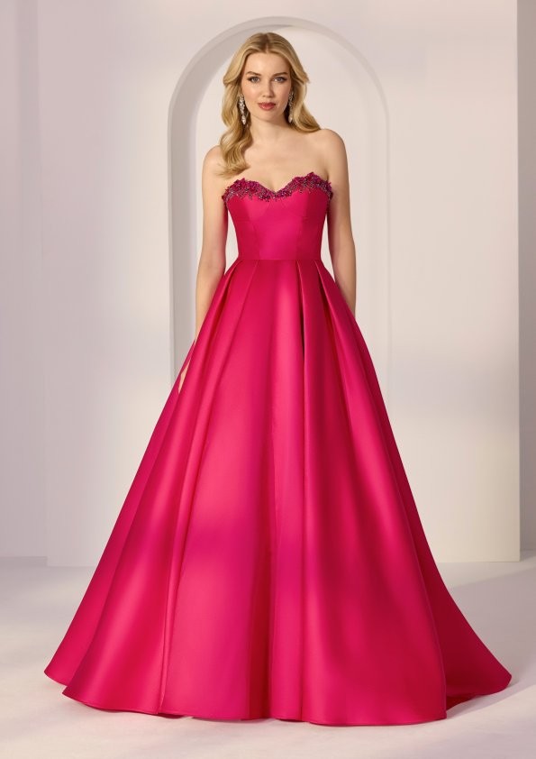 Abito lungo da cerimonia Morilee fucsia, ampio, con scollo a cuore ricamato